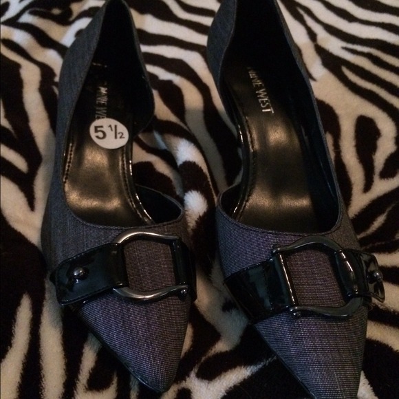 NWOT Nine West - Grey with Black Buckle - NEW - Picture 3 of 4