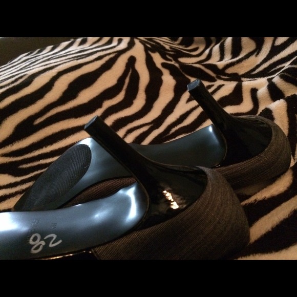 NWOT Nine West - Grey with Black Buckle - NEW - Picture 4 of 4