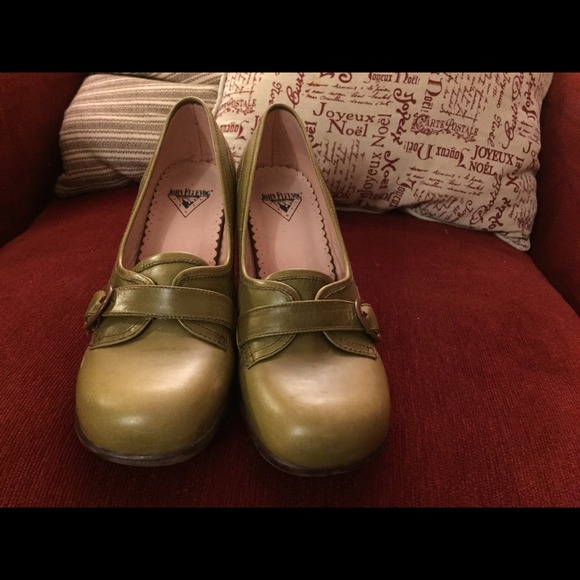 Fluevog Sharon wedge heel size 10.5 wide olive