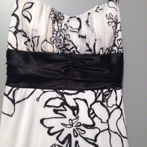 Black and white dress - Picture 2 of 3