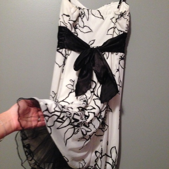 Black and white dress - Picture 3 of 3