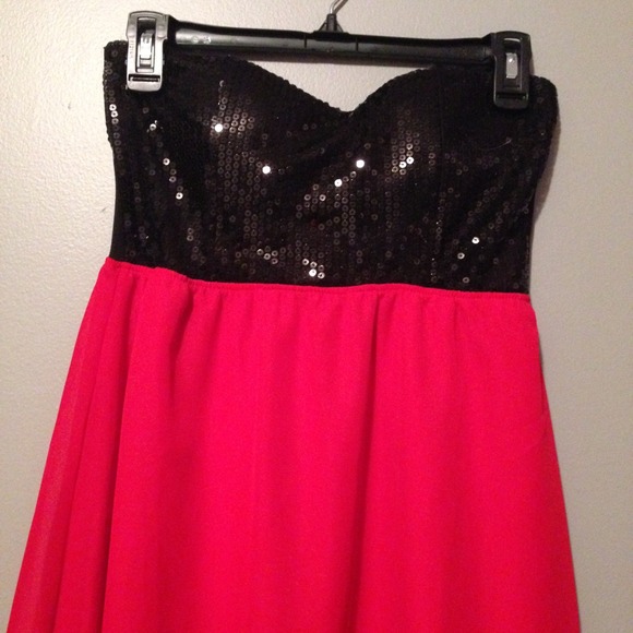 Red and black dress - Picture 2 of 3