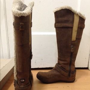 The Northface winter boots. Brown SZ 5.5 US
