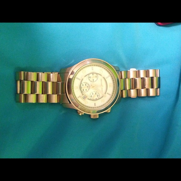 Michael Kors gold oversized runway watch! Mk8077