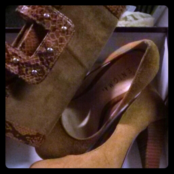 Heels with matching clutch - Picture 1 of 4