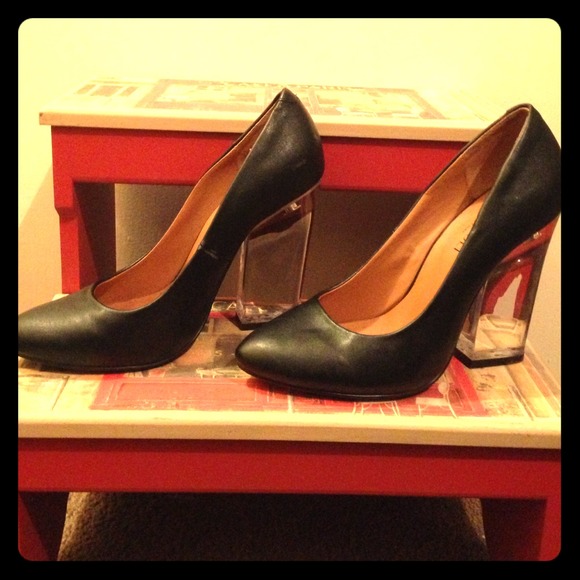 Super chic black leather & Lucite heels.