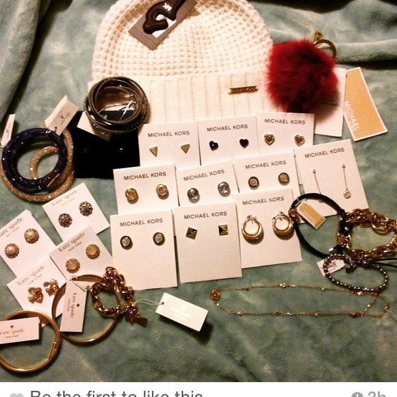 @gjs42 is a scammer and a thief. On her Instagram - Picture 3 of 3