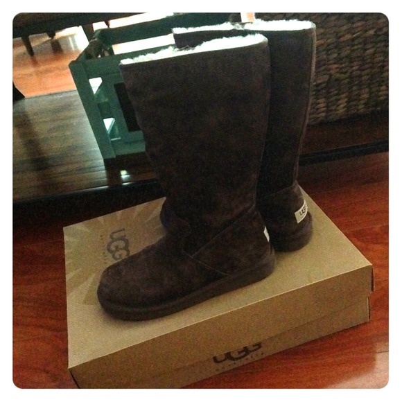 UGG Sunset II Brown Zip Up Boots