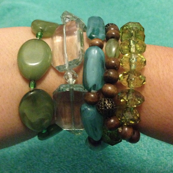 Green ,turquoise ,brown ,and clear beaded bracelet