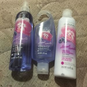 Avon naturals bath set