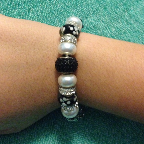 Black and white bead bracelet