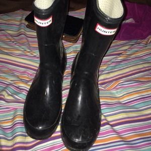 Black gloss hunter boots!