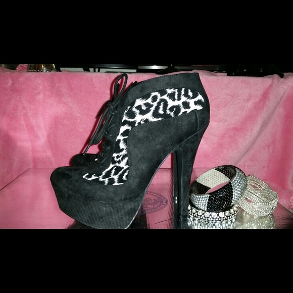 Black and White bootie