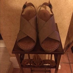 Born Wedges Emmy Tan