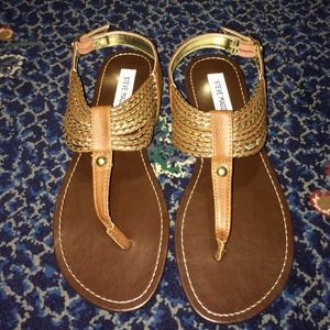 NWOT Steve Madden Sandals