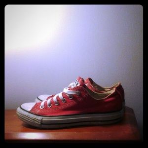 Mens 5 womens 7 Red converse