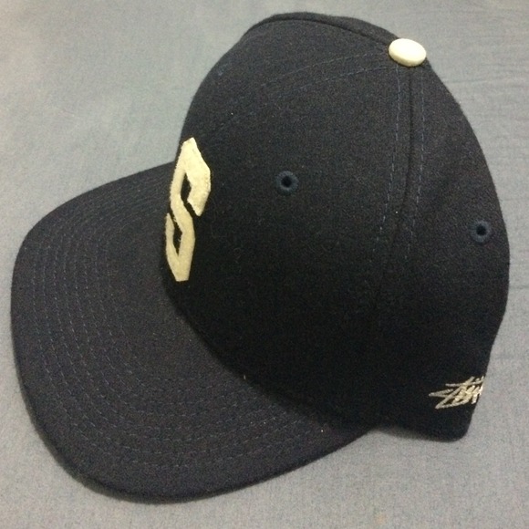 Stussy SnapBack - Picture 2 of 4
