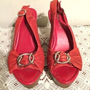 Nine West red wedge