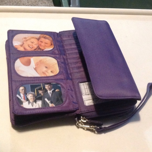 NWOT massive wallet