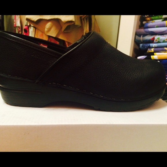 SOLD SOLD SOLD Brand new sanita shoes - Picture 1 of 4