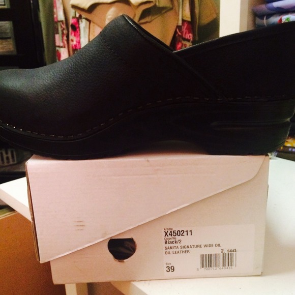 SOLD SOLD SOLD Brand new sanita shoes - Picture 2 of 4