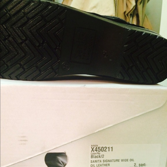 SOLD SOLD SOLD Brand new sanita shoes - Picture 3 of 4