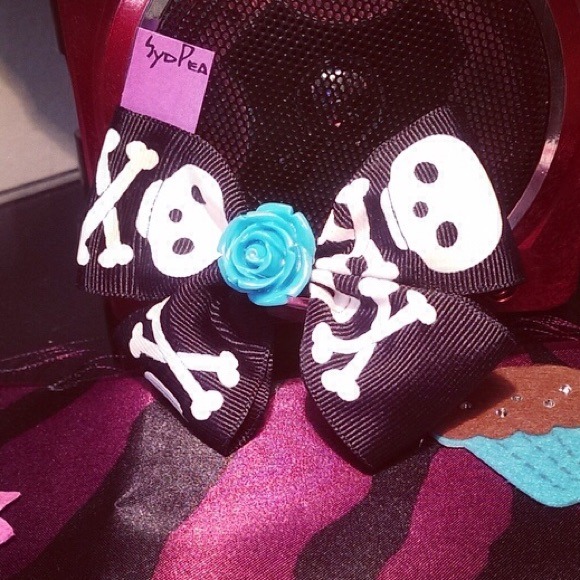 Skull  bow