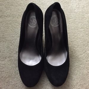Jessica Simpson Suede black pumps