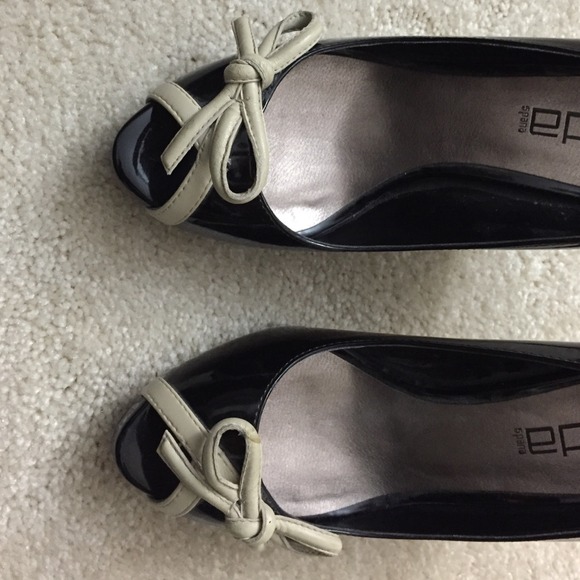 Moda peep toe black leather pumps - Picture 2 of 3