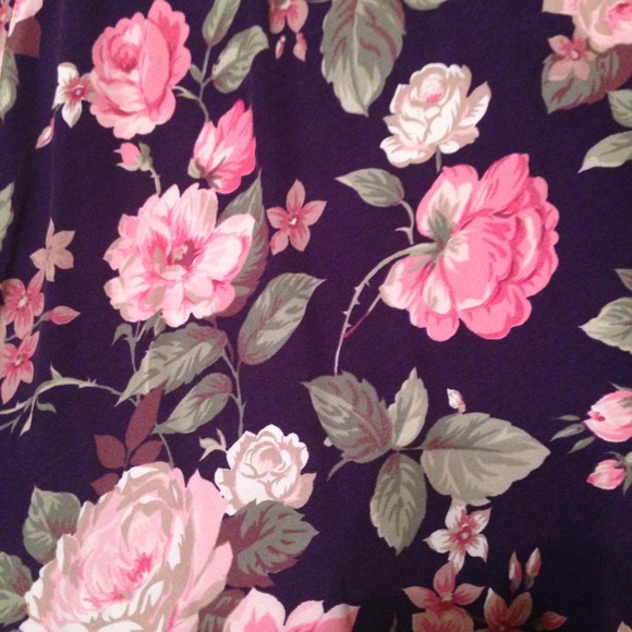 Beautiful floral vintage A line skirt 🌸🌺💜 - Picture 3 of 3