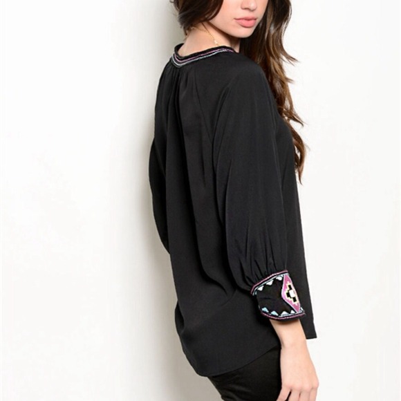 🚫SOLD IN BUNDLE🚫Tunic w/stitch & Bead! - Picture 2 of 4