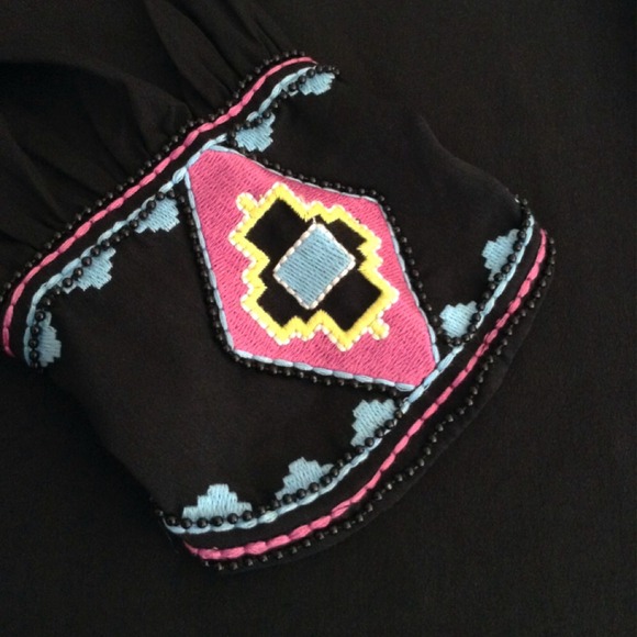 🚫SOLD IN BUNDLE🚫Tunic w/stitch & Bead! - Picture 3 of 4