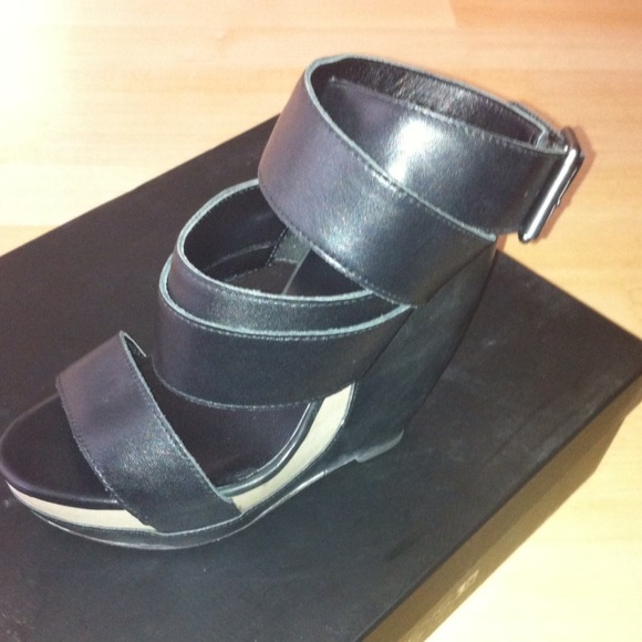 Host pick / JOE'S JEANS SHOES - Picture 3 of 3