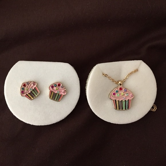 Cupcake earring and necklace set