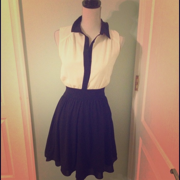 Sleeveless black and white collared dress.