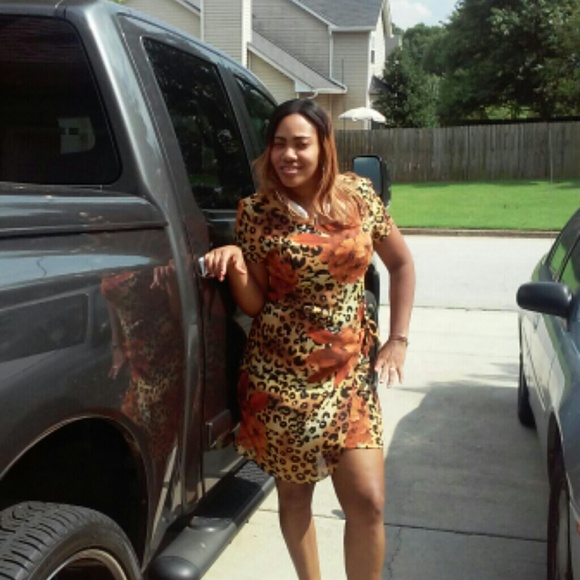 Dress - Picture 3 of 3