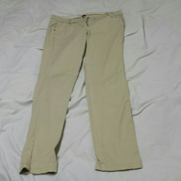 SOLD. Mango, Size 7 khakis cotton casual trouser