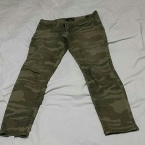 Camouflage jeans