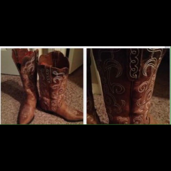 Selling them for a friend. Only worn a three times - Picture 3 of 4