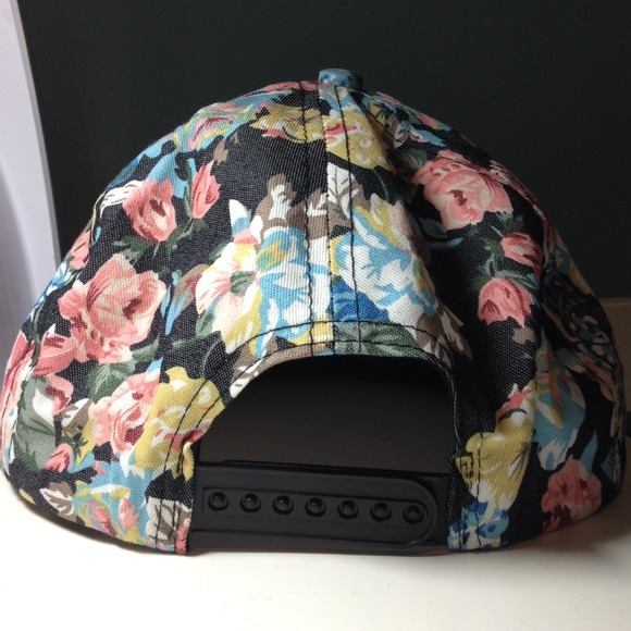 Floral SnapBack - Picture 3 of 4