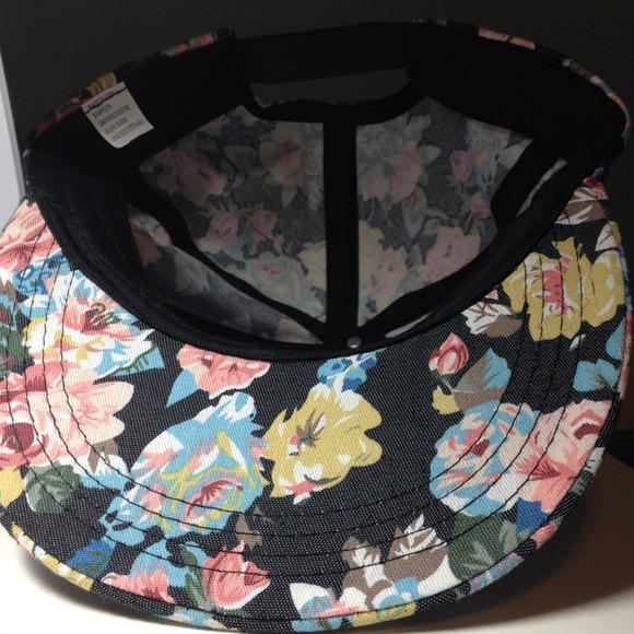 Floral SnapBack - Picture 4 of 4