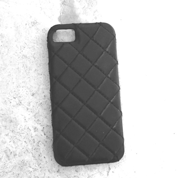 Black, quilted leather iPhone 5/5S case!
