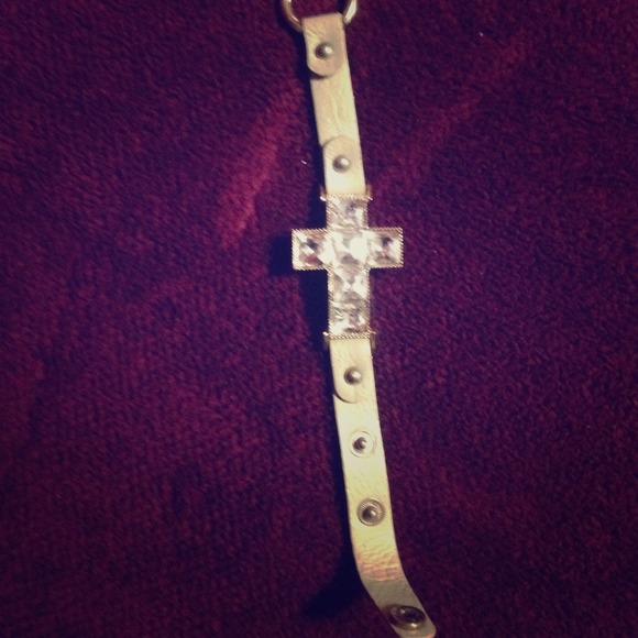 Cross bracelet - Picture 1 of 2