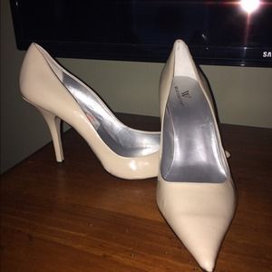 Nude patent leather pumps, size 11.