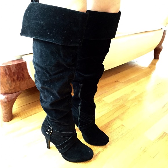 ‼️Knee high black boots‼️