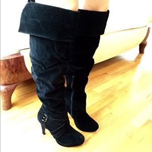 ‼️Knee high black boots‼️