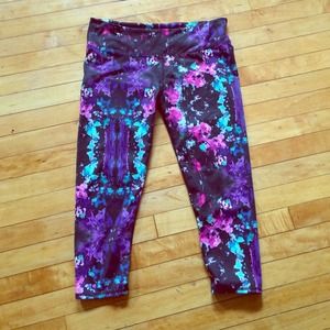 Fabletics Gym Capri Pants size L