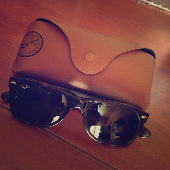 Ray ban wayfarers Tory burch purse