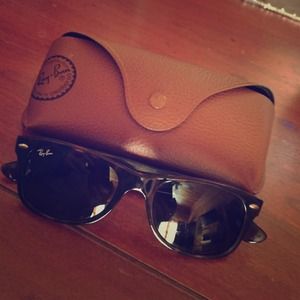 Ray ban wayfarers Tory burch purse