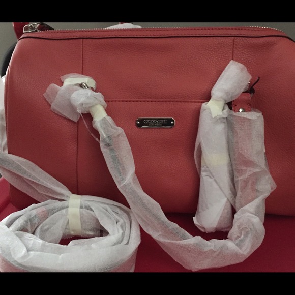 💯%Authentic Coach Leather Handbag. - Picture 3 of 4